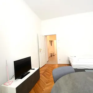 Universum 4 Apartament